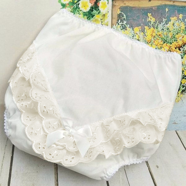 https://www.childrensspecialoccasionwear.co.uk/user/products/large/Baby-Girls-Ivory-Broderie-Anglais-Frilly-Knickers.jpg