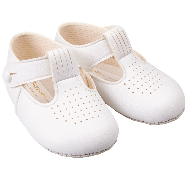 white baby shoes size 3