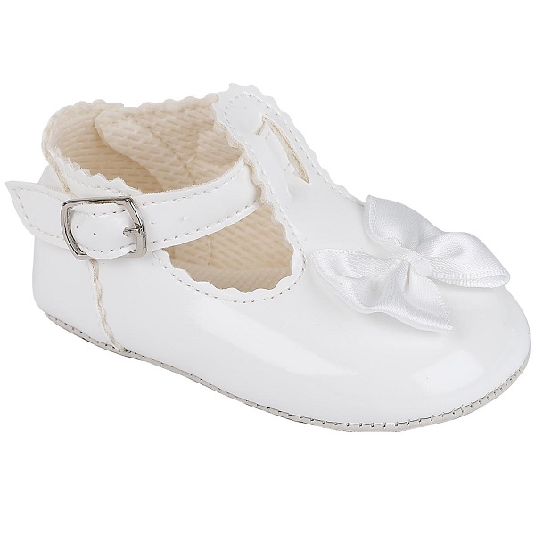babies white shoes